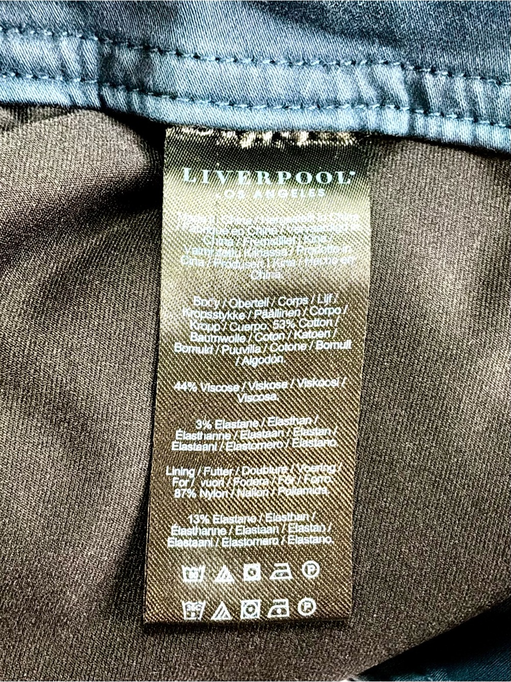 Liverpool Cargo Skort with Built in “spanx” - Picture 7 of 8